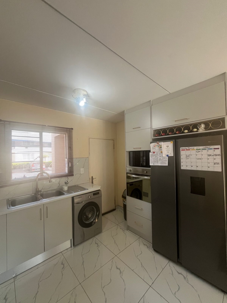 2 Bedroom Property for Sale in Klippoortje Gauteng