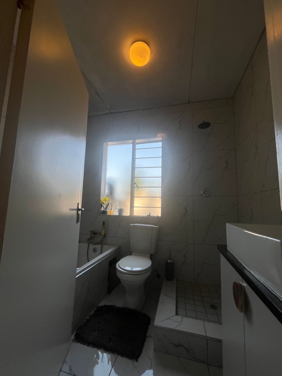 2 Bedroom Property for Sale in Klippoortje Gauteng