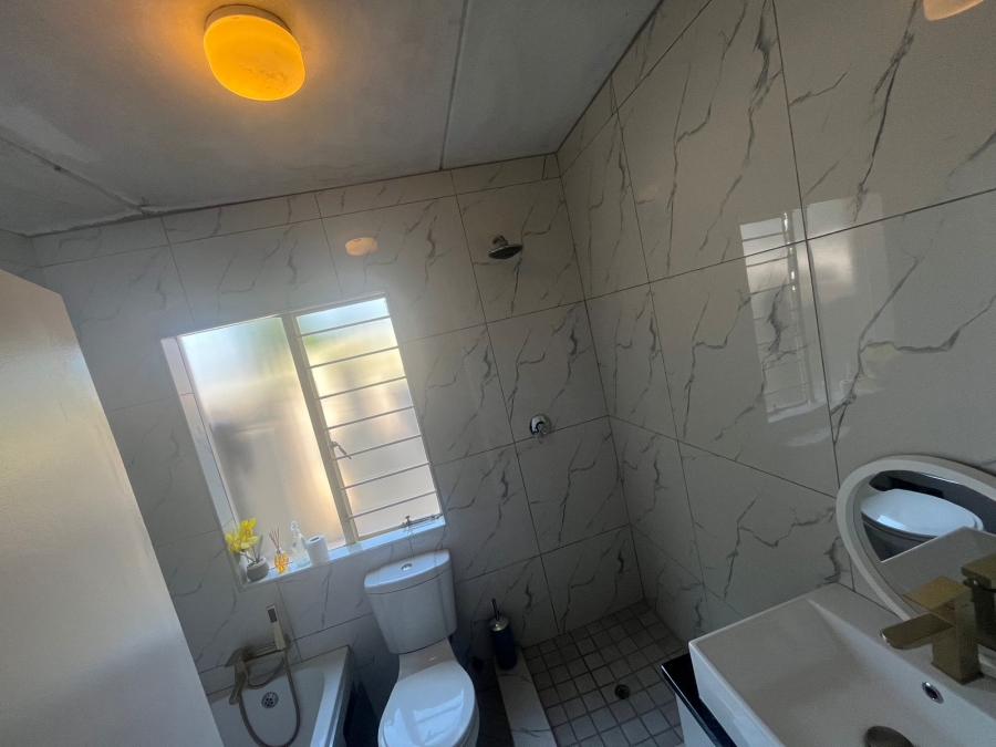 2 Bedroom Property for Sale in Klippoortje Gauteng