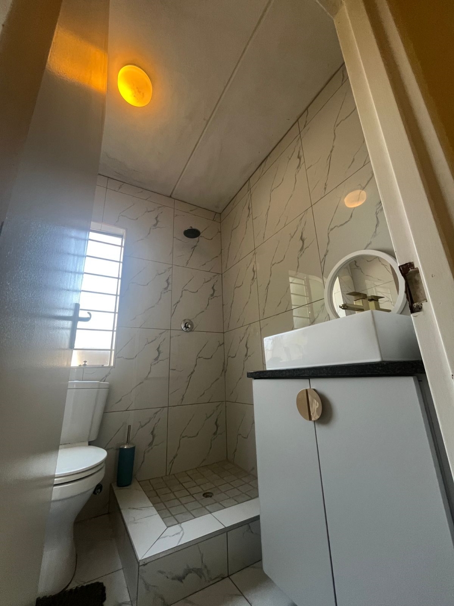 2 Bedroom Property for Sale in Klippoortje Gauteng