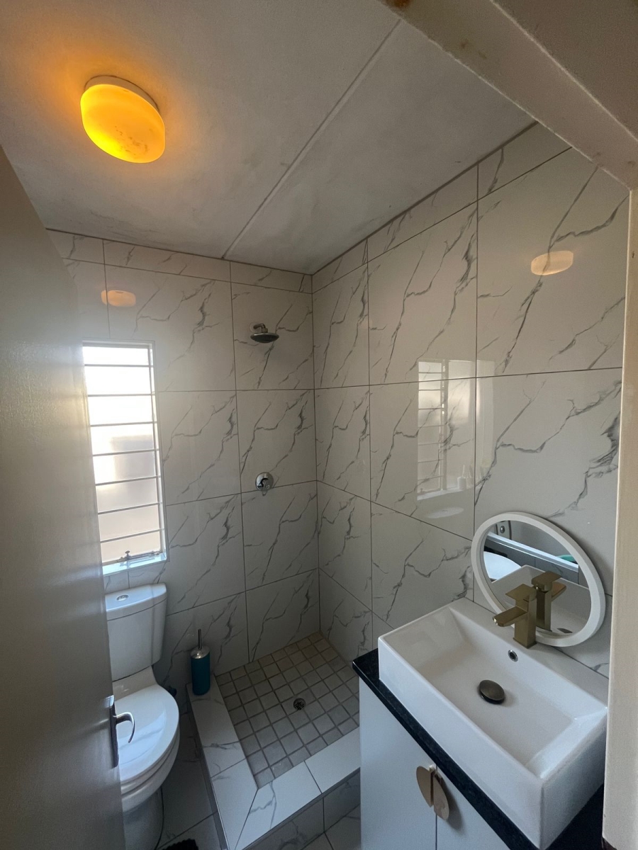 2 Bedroom Property for Sale in Klippoortje Gauteng