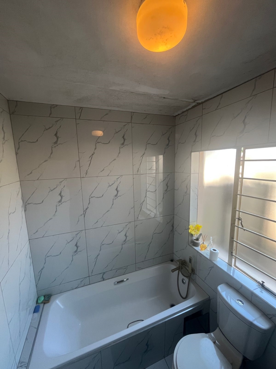 2 Bedroom Property for Sale in Klippoortje Gauteng