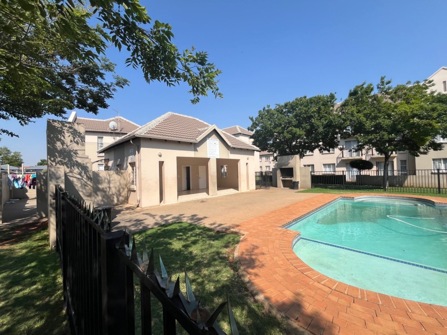 2 Bedroom Property for Sale in Klippoortje Gauteng
