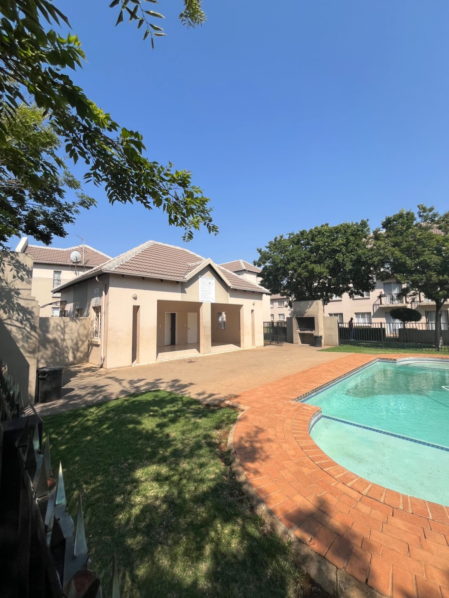 2 Bedroom Property for Sale in Klippoortje Gauteng