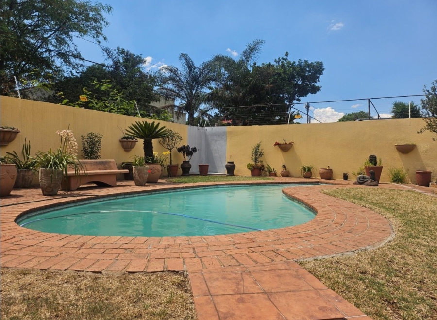 4 Bedroom Property for Sale in Linmeyer Gauteng