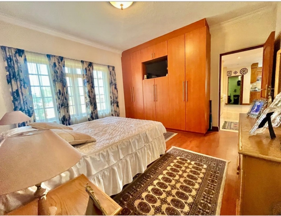 4 Bedroom Property for Sale in Linmeyer Gauteng