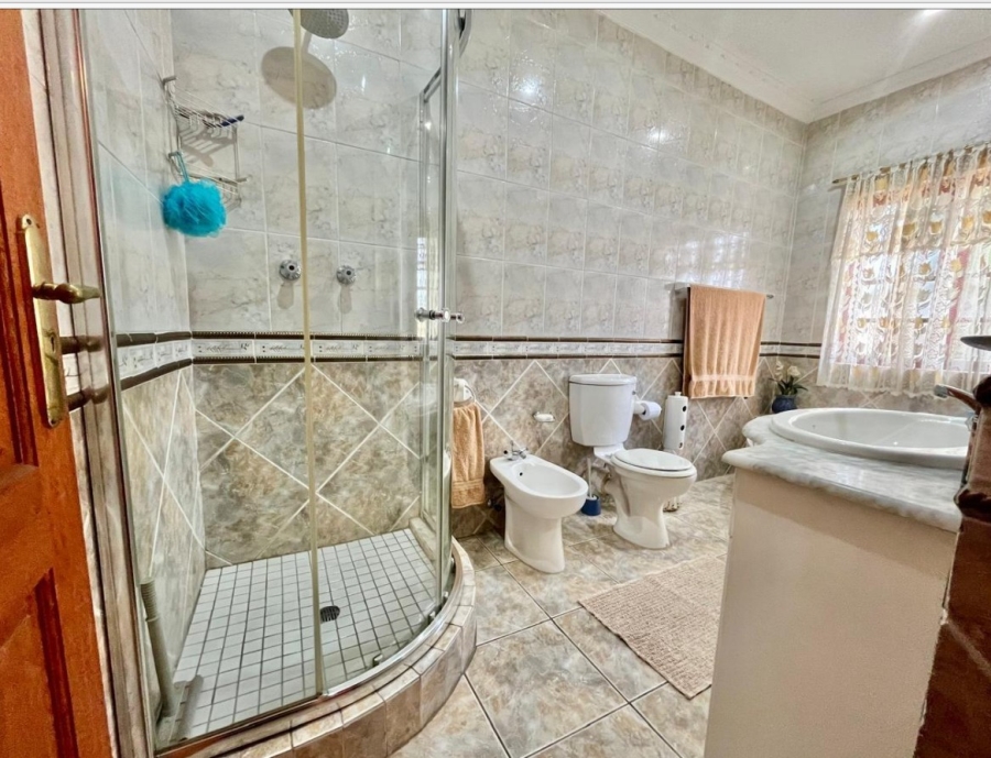 4 Bedroom Property for Sale in Linmeyer Gauteng