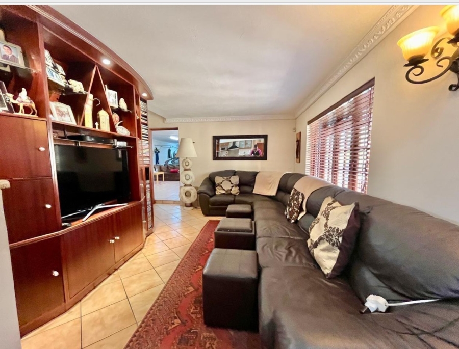 4 Bedroom Property for Sale in Linmeyer Gauteng