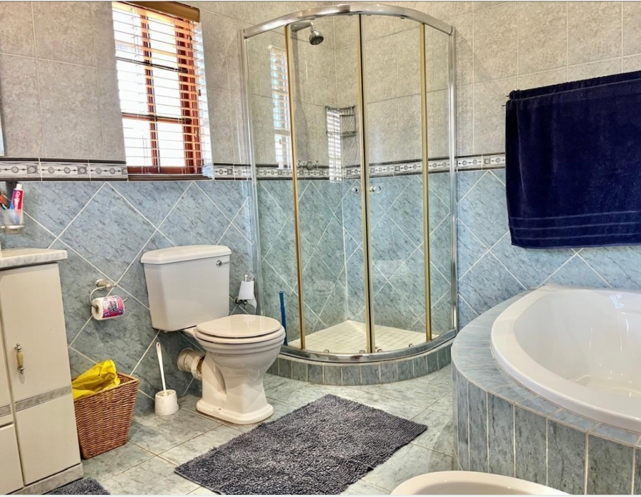 4 Bedroom Property for Sale in Linmeyer Gauteng