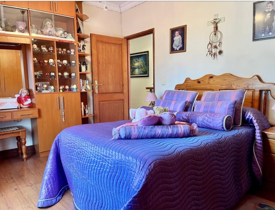 4 Bedroom Property for Sale in Linmeyer Gauteng