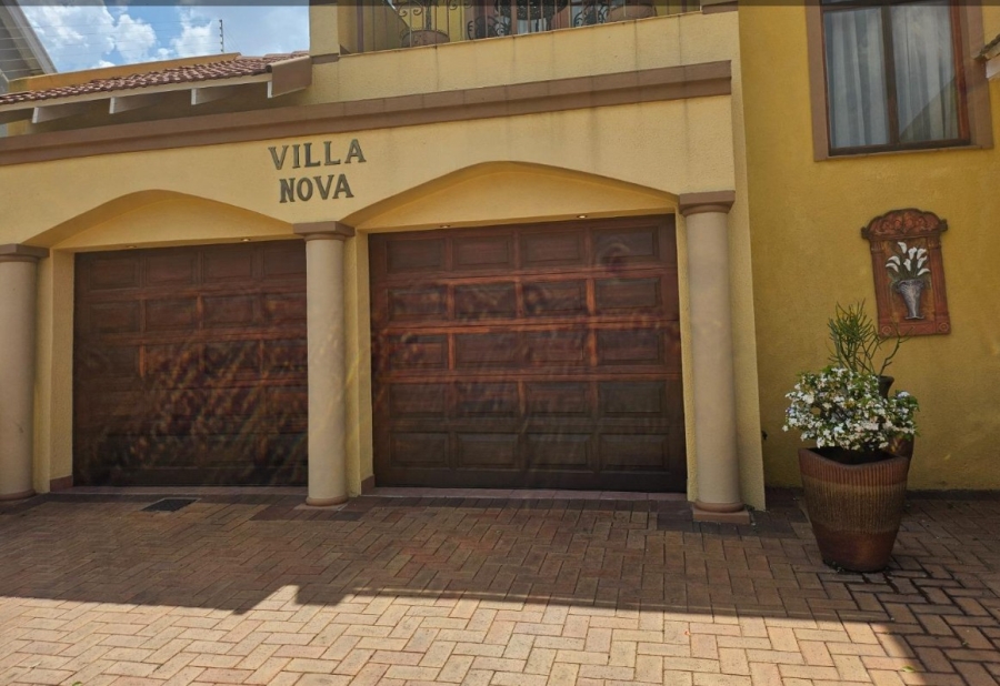4 Bedroom Property for Sale in Linmeyer Gauteng