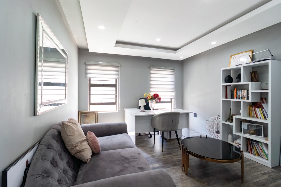 5 Bedroom Property for Sale in Helderwyk Gauteng