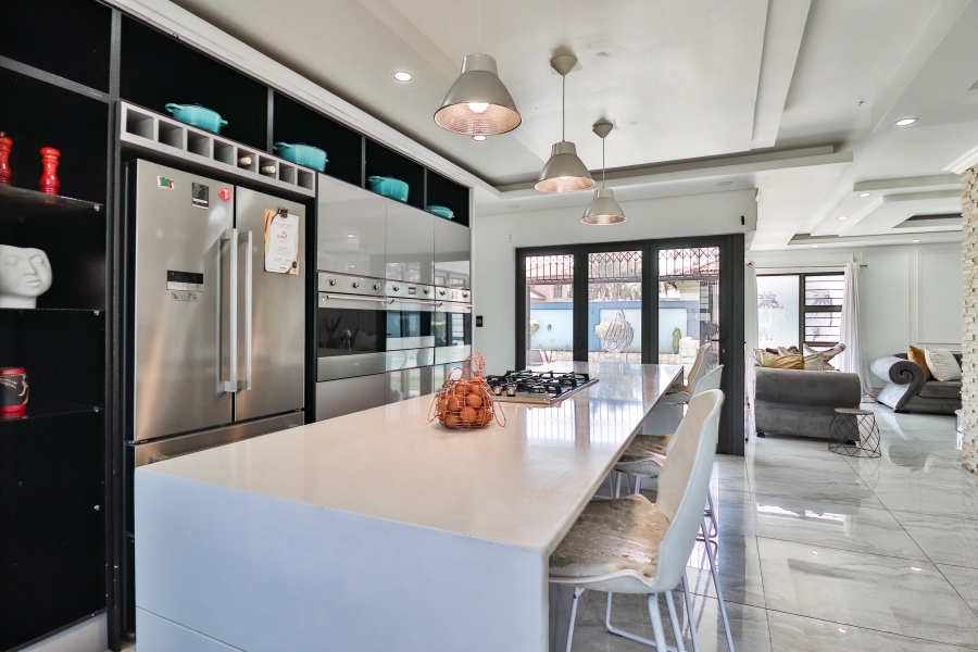 5 Bedroom Property for Sale in Helderwyk Gauteng