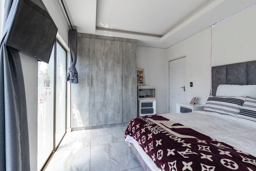 5 Bedroom Property for Sale in Helderwyk Gauteng