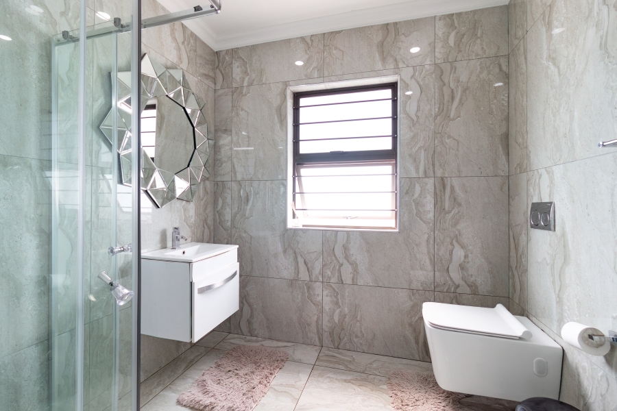 5 Bedroom Property for Sale in Helderwyk Gauteng