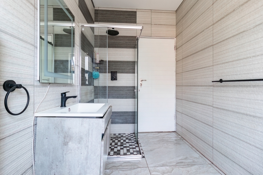 5 Bedroom Property for Sale in Helderwyk Gauteng