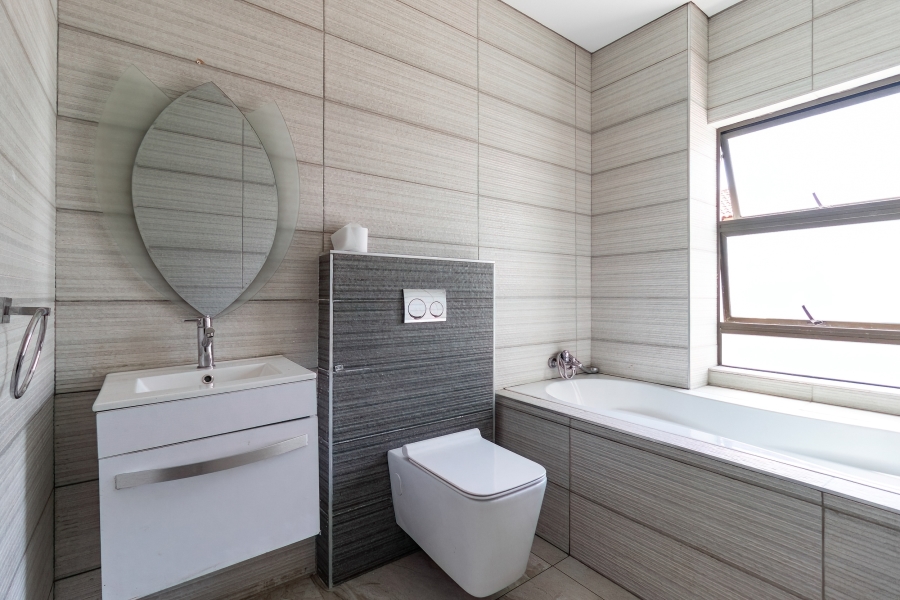 5 Bedroom Property for Sale in Helderwyk Gauteng