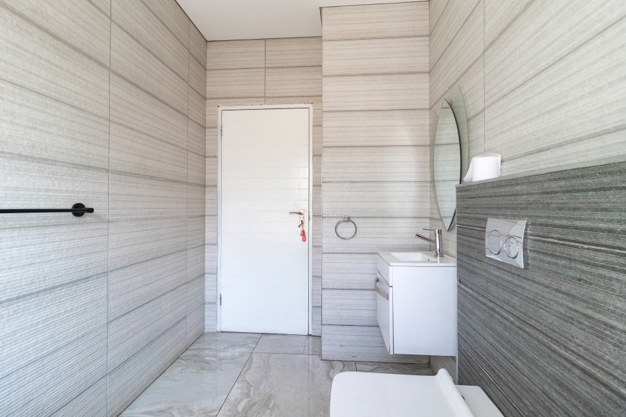 5 Bedroom Property for Sale in Helderwyk Gauteng