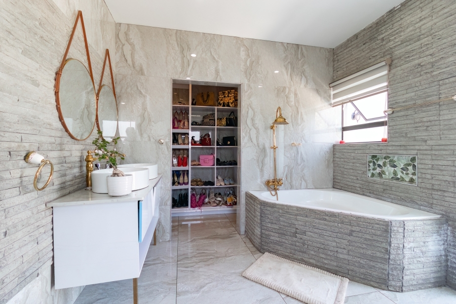 5 Bedroom Property for Sale in Helderwyk Gauteng