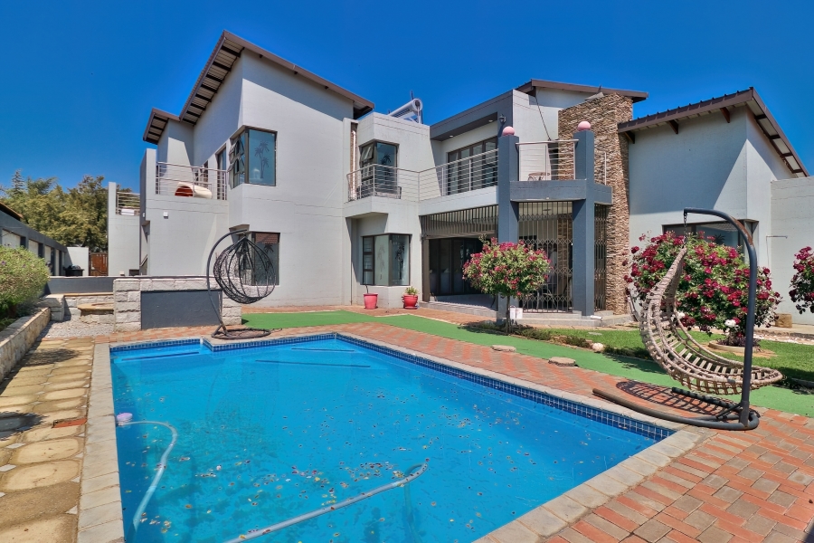 5 Bedroom Property for Sale in Helderwyk Gauteng