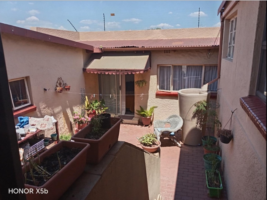 3 Bedroom Property for Sale in Linmeyer Gauteng
