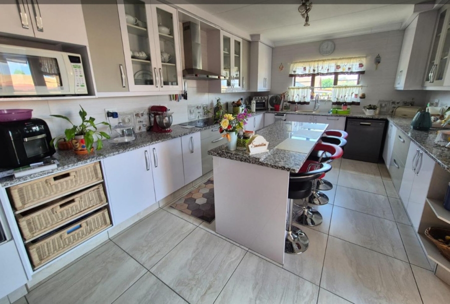 3 Bedroom Property for Sale in Linmeyer Gauteng