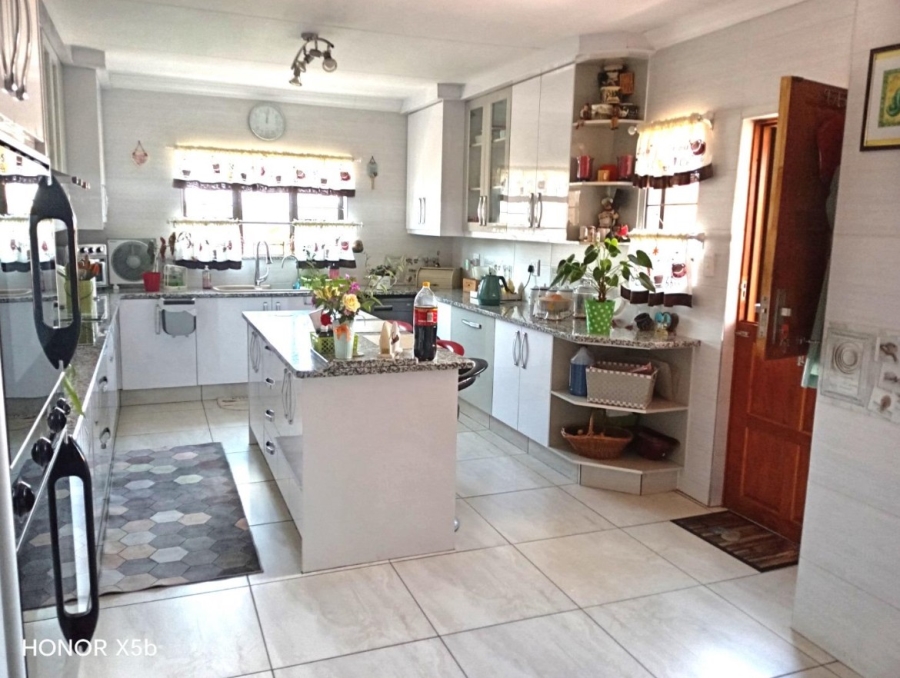 3 Bedroom Property for Sale in Linmeyer Gauteng