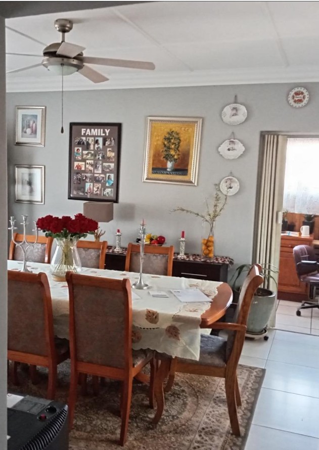 3 Bedroom Property for Sale in Linmeyer Gauteng