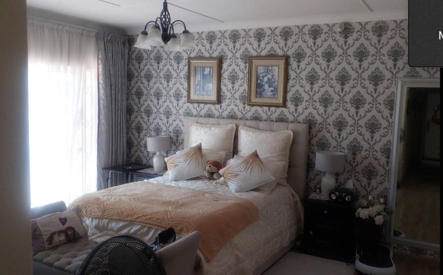 3 Bedroom Property for Sale in Linmeyer Gauteng