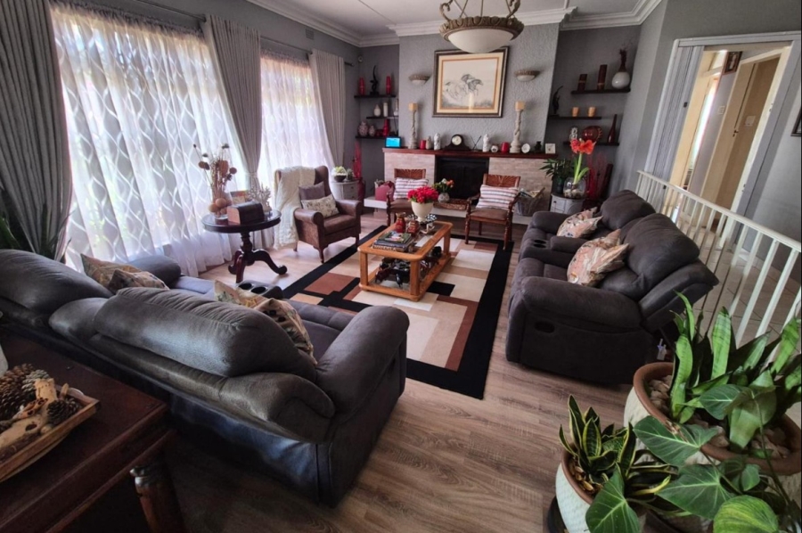 3 Bedroom Property for Sale in Linmeyer Gauteng