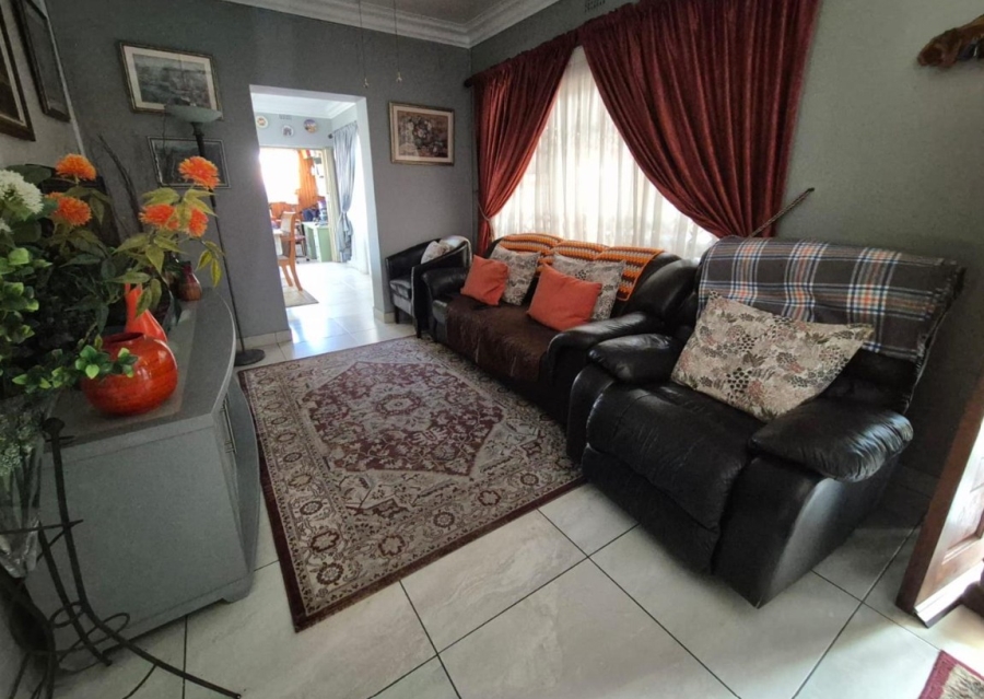 3 Bedroom Property for Sale in Linmeyer Gauteng