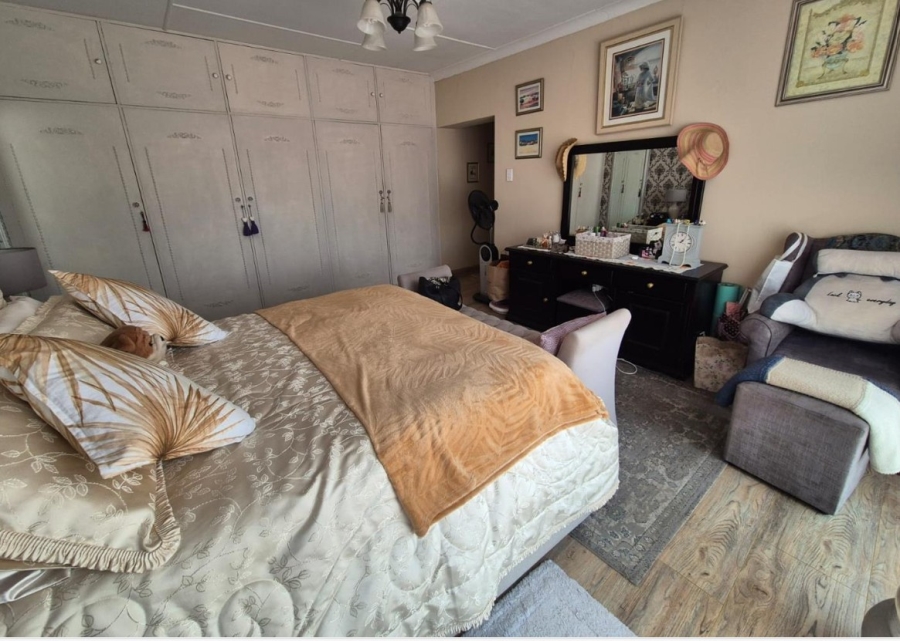 3 Bedroom Property for Sale in Linmeyer Gauteng