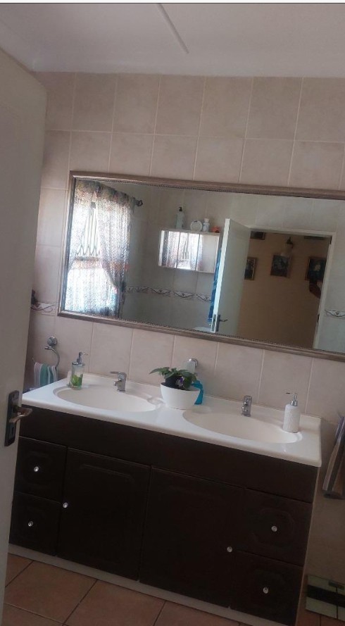 3 Bedroom Property for Sale in Linmeyer Gauteng