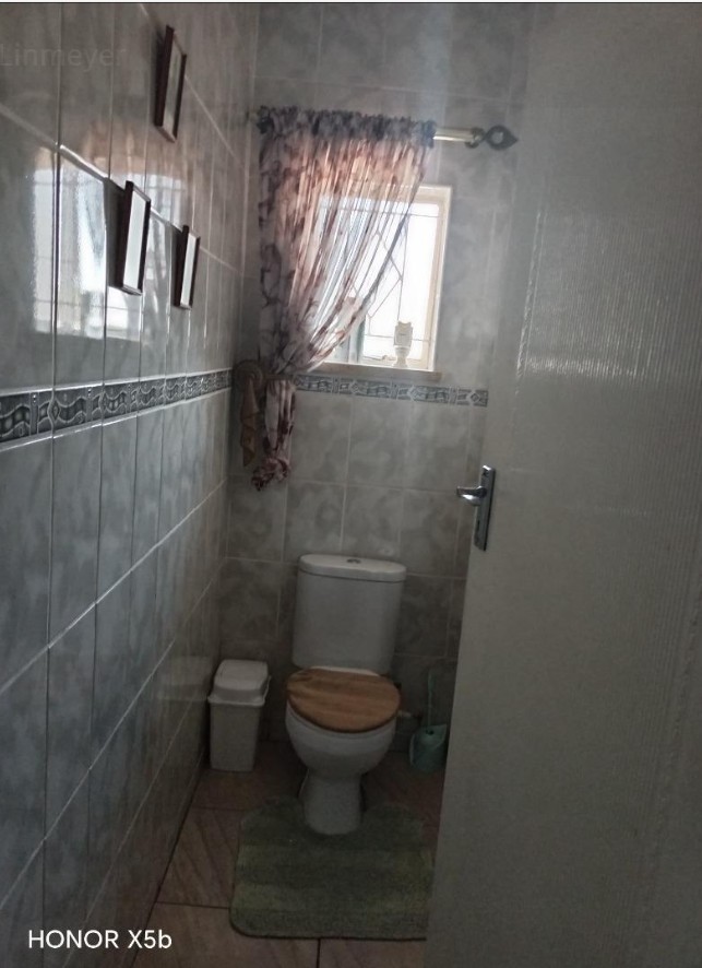 3 Bedroom Property for Sale in Linmeyer Gauteng