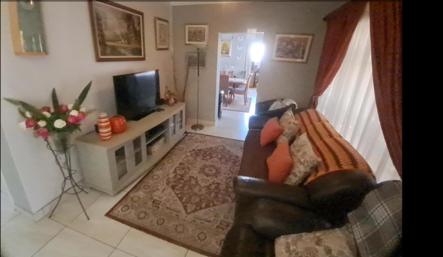 3 Bedroom Property for Sale in Linmeyer Gauteng