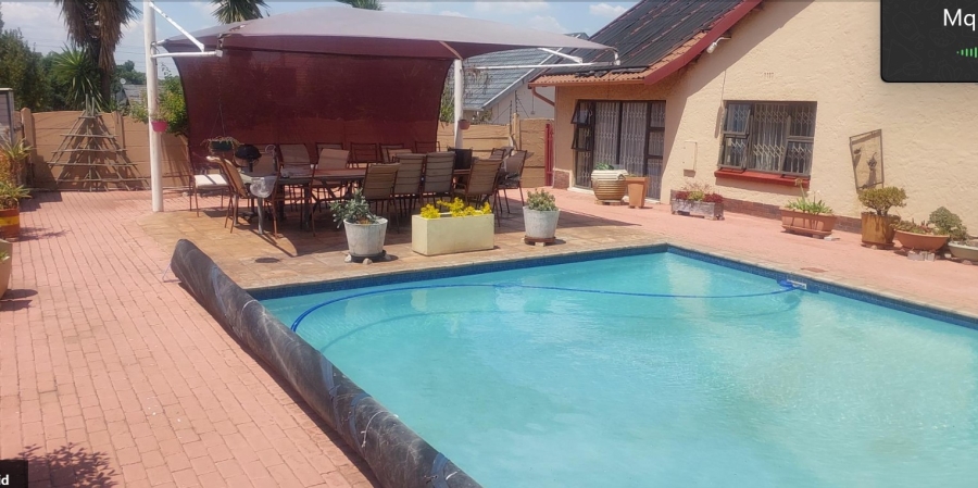 3 Bedroom Property for Sale in Linmeyer Gauteng
