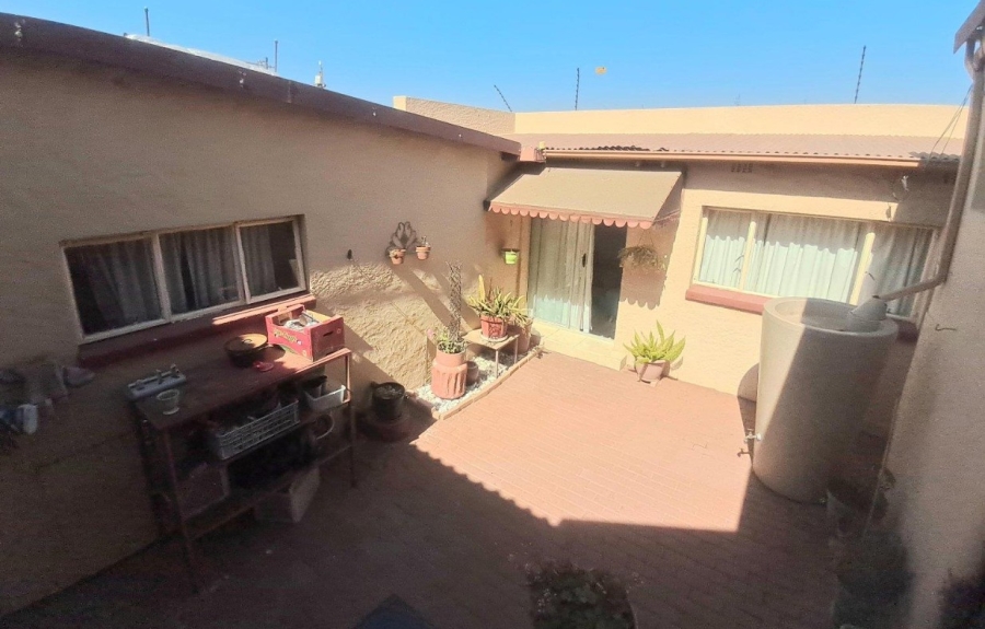 3 Bedroom Property for Sale in Linmeyer Gauteng