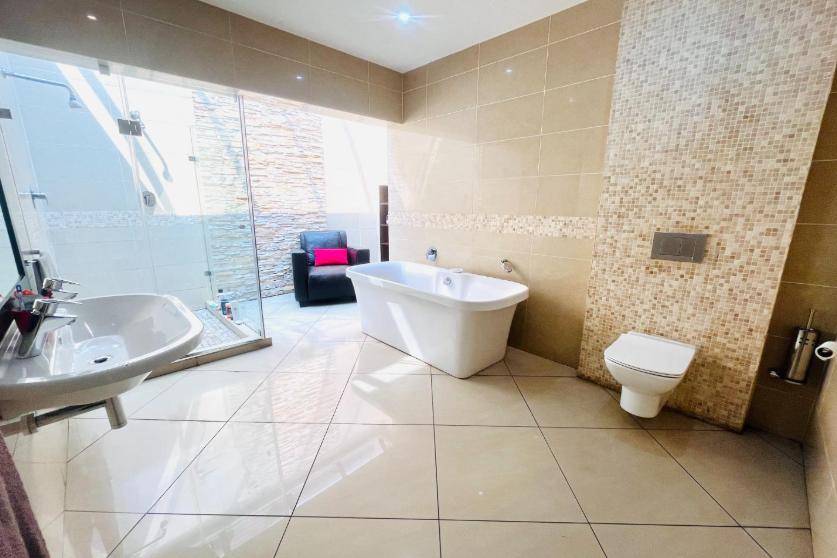 5 Bedroom Property for Sale in Meyersdal Gauteng