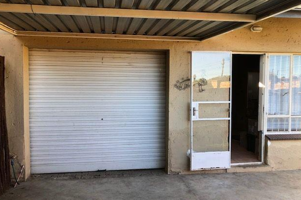 2 Bedroom Property for Sale in Verwoerdpark Gauteng