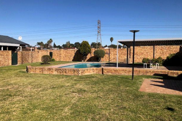 2 Bedroom Property for Sale in Verwoerdpark Gauteng