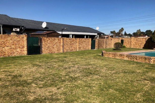 2 Bedroom Property for Sale in Verwoerdpark Gauteng