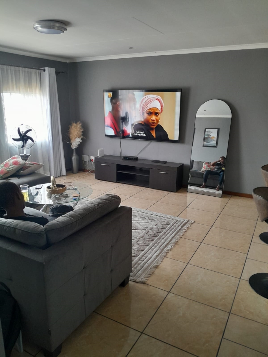 To Let 2 Bedroom Property for Rent in Alan Manor Gauteng