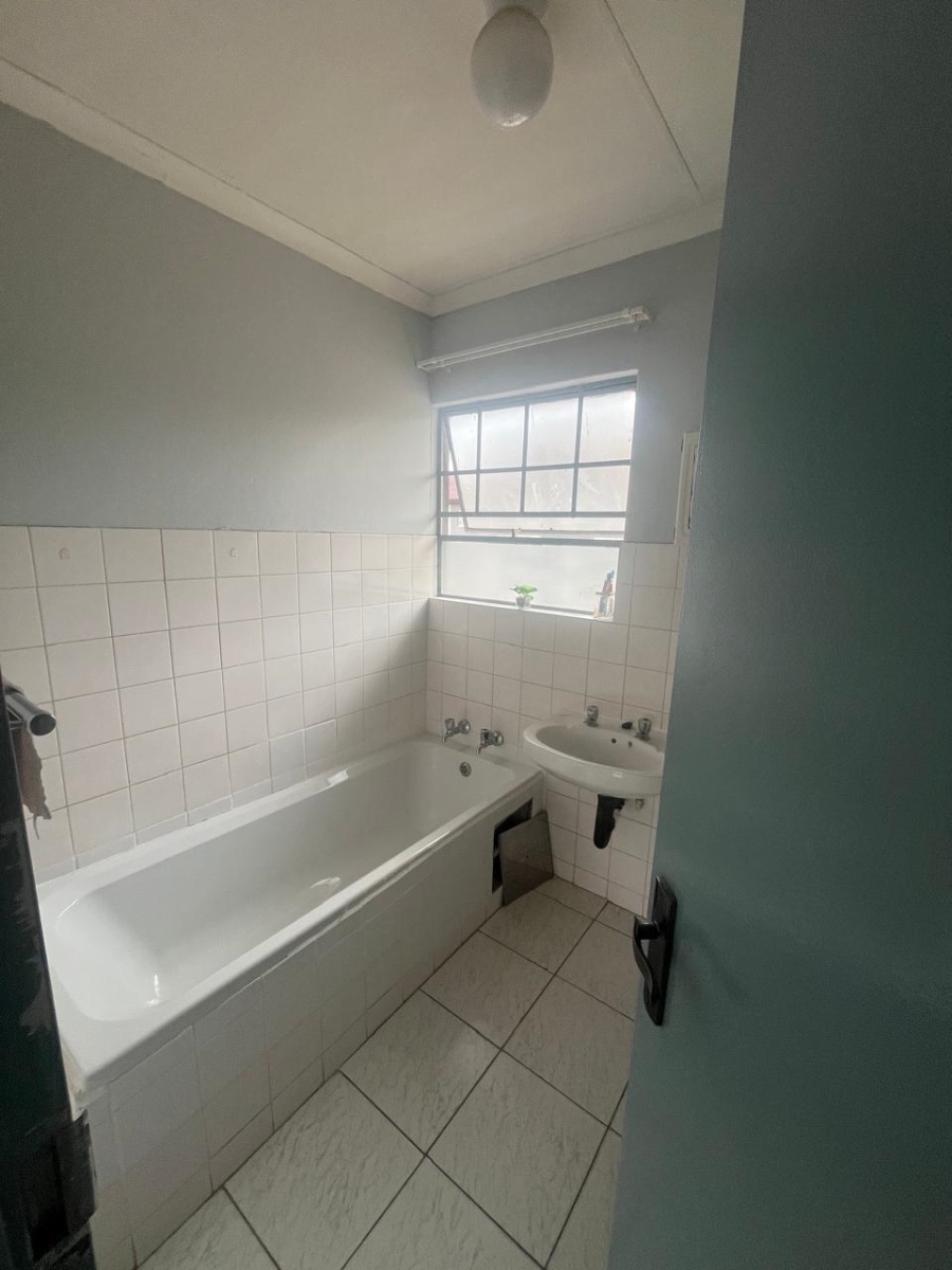 To Let 2 Bedroom Property for Rent in Alan Manor Gauteng