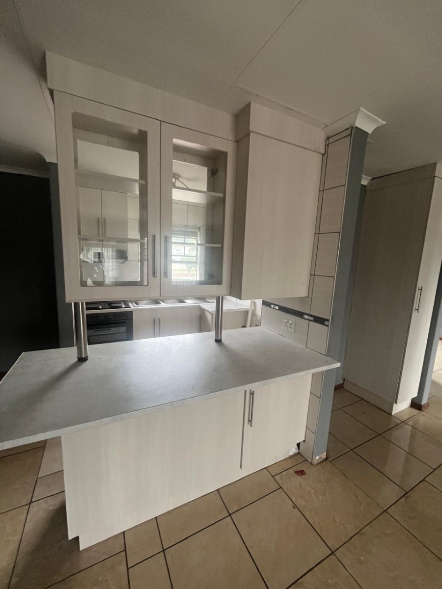 To Let 2 Bedroom Property for Rent in Alan Manor Gauteng