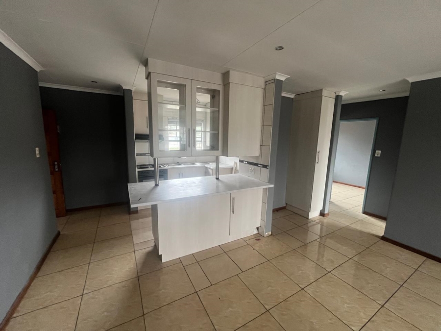 To Let 2 Bedroom Property for Rent in Alan Manor Gauteng