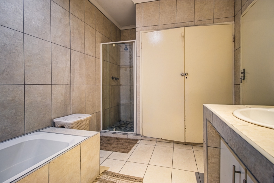 4 Bedroom Property for Sale in Isandovale Gauteng