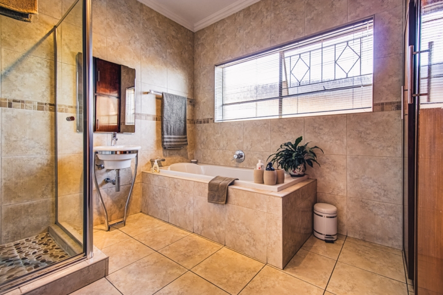 5 Bedroom Property for Sale in Sunnyridge Gauteng