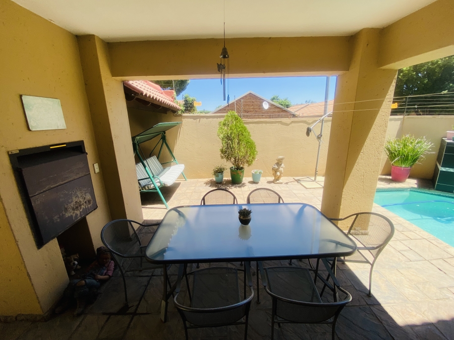 3 Bedroom Property for Sale in New Redruth Gauteng