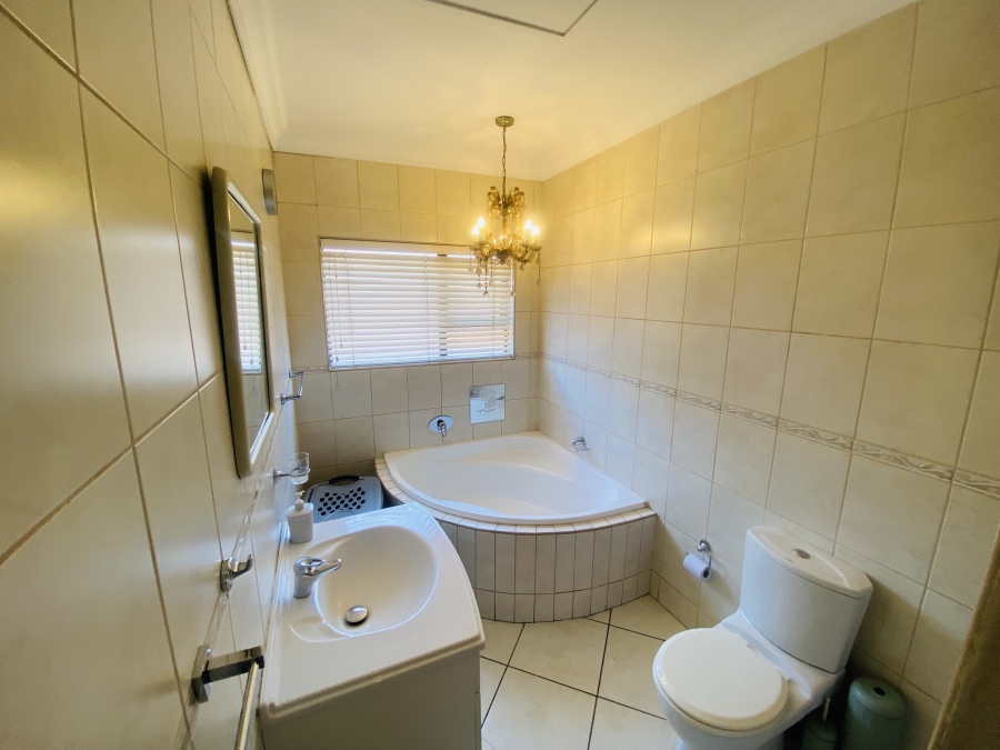 3 Bedroom Property for Sale in New Redruth Gauteng