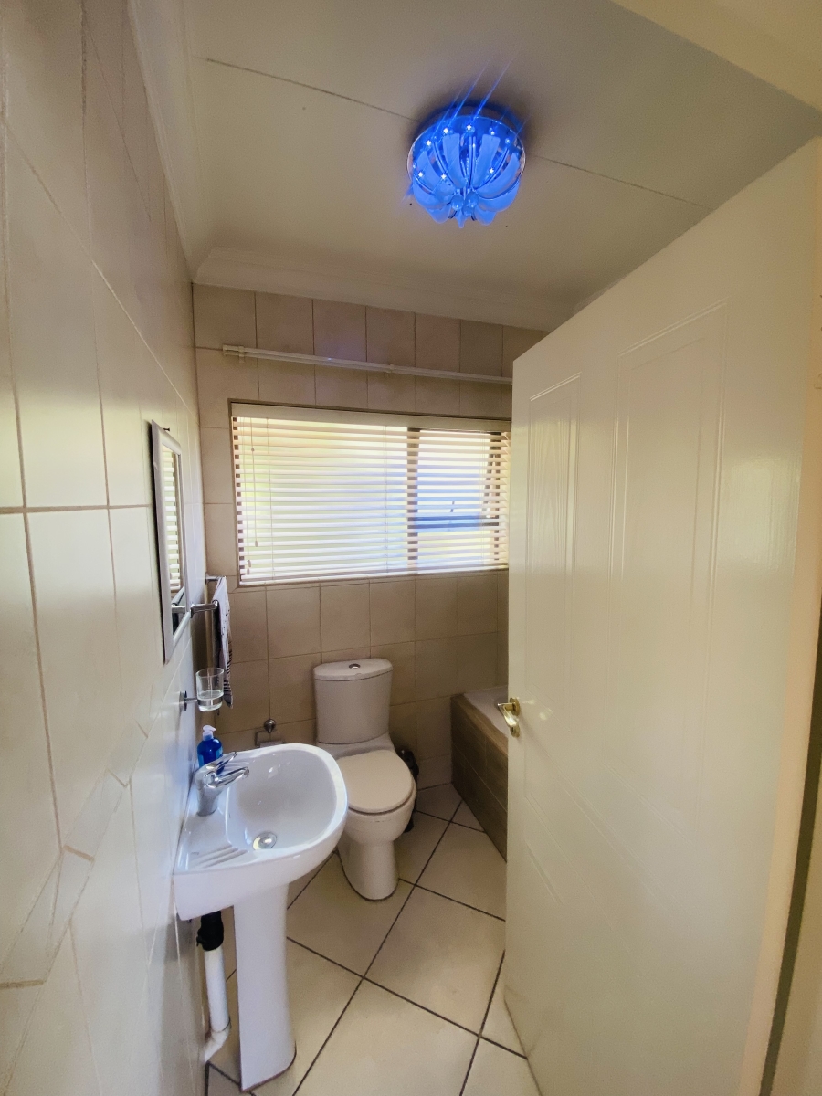 3 Bedroom Property for Sale in New Redruth Gauteng